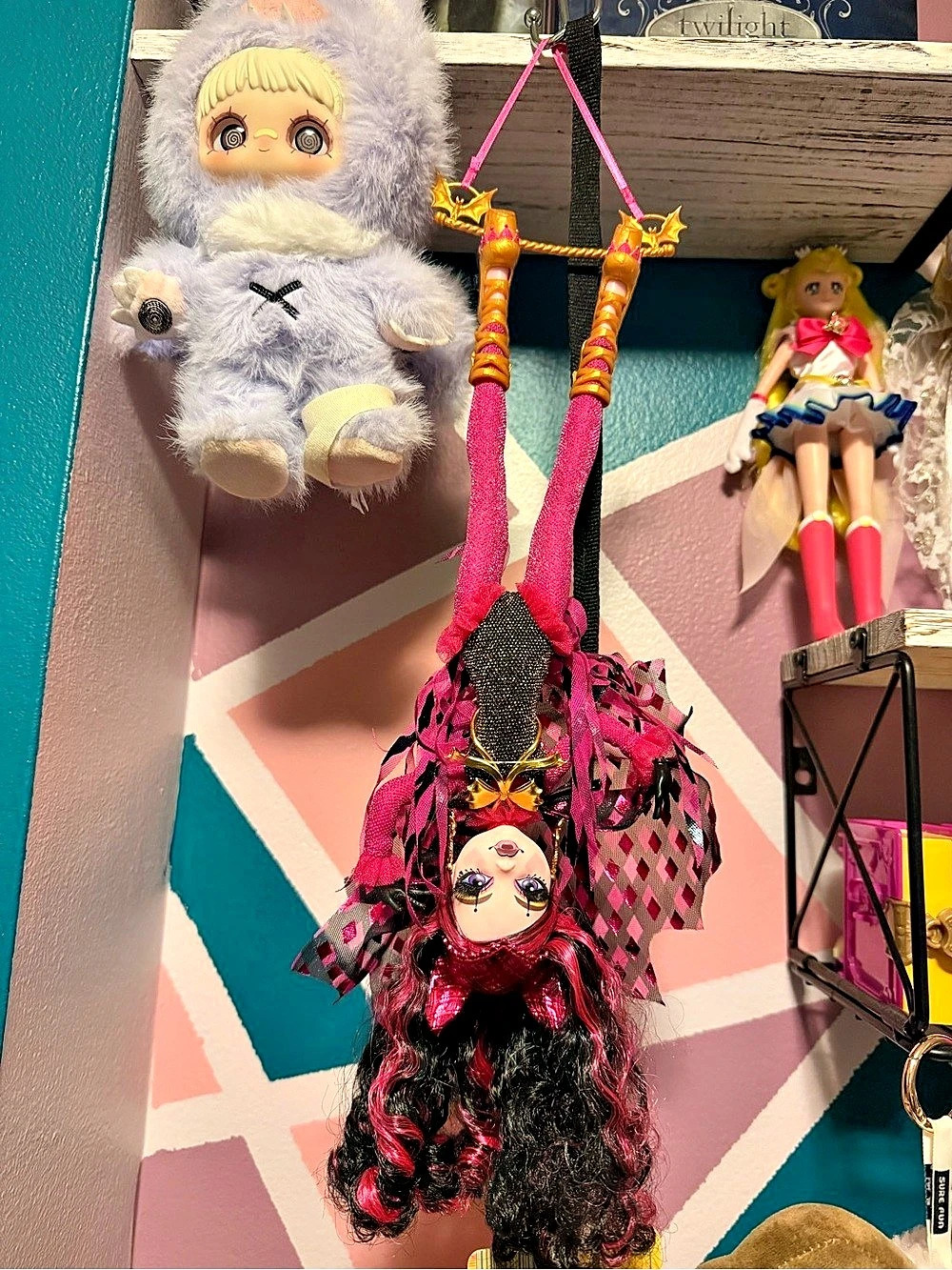 SDCC exclusive Monster High Freak Du Chic Draculaura Doll Pink & Black